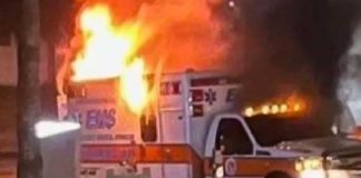 Ambulancia que trasladaba a paciente se incendió y dejó 1 muerto en Hawái
