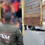Detienen en México a 116 migrantes que viajaban en un camión.