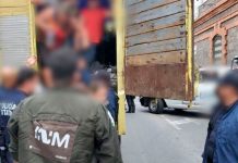 Detienen en México a 116 migrantes que viajaban en un camión Detienen en México a 116 migrantes que viajaban en un camión.