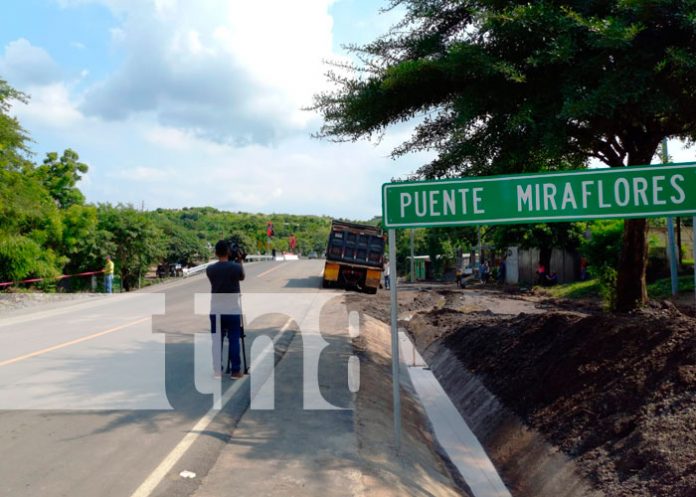 1 Familias de Mateare y autoridades inauguraron el Puente Miraflores