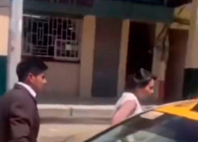 Deja a su prometido en la iglesia por irse con su ex