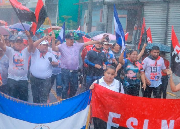 Siuna: Bajo la lluvia realizaron marcha para honrar la gesta de Pancasán