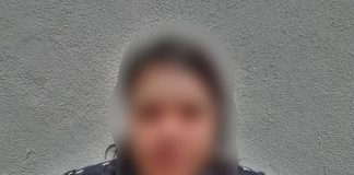 Roba el celular del doctor en plena consulta