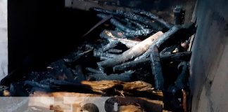 Bomberos controlan incendio en una vivienda de Granada