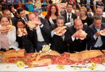 México rompe Récord Guinness de la torta más grande del mundo México rompe Récord Guinness de la torta más grande del mundo