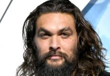 Jason Momoa sorprende a fans haciéndose pasar por azafata Jason Momoa sorprende a fans haciéndose pasar por azafata