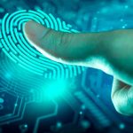 ¿Ingenioso? Se arranca la piel del dedo para que amigo le haga un examen Se arranca la piel del dedo para que amigo le haga un examen