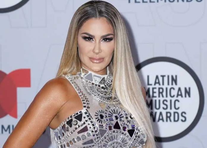 Ninel Conde cambia vestuario delante de fanáticos en Instagram