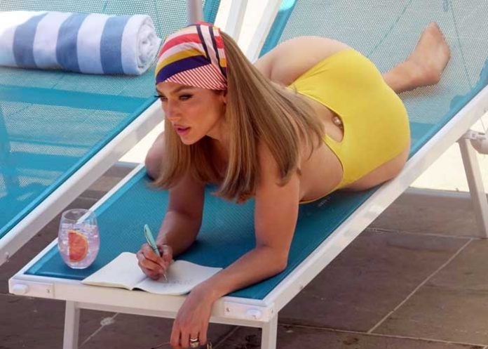 ¡Candente! Jennifer Lopez prende redes sociales con sexy bikini