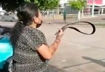 ¡Me va a dar un infarto! Agarra a "fajazo limpio" a sus hijos por tatuarse en México