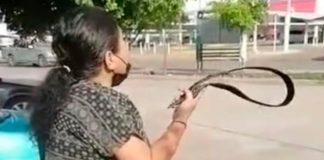 ¡Me va a dar un infarto! Agarra a "fajazo limpio" a sus hijos por tatuarse en México