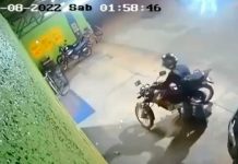 ¡Qué bruto póngale cero! Sujeto roba en Brasil y tira el dinero por accidente