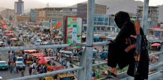 Explosión en una mezquita de Kabul deja al menos 10 muertos