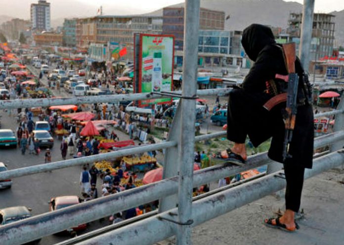 Explosión en una mezquita de Kabul deja al menos 10 muertos