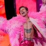 Lluvia de criticas por la comunidad LGTBQ a Harry Styles