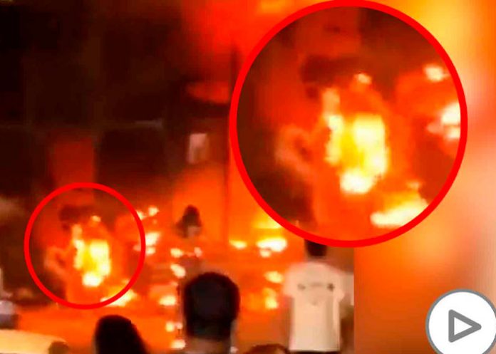 Infernales llamas en una discoteca mata a 17 personas en Tailandia