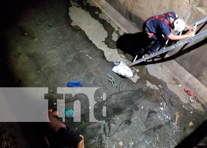 Hombre se precipita a un cauce en Managua