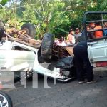 Camioneta termina volcada con 12 pasajeros a bordo en La Dalia, Matagalpa