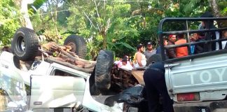 Camioneta termina volcada con 12 pasajeros a bordo en La Dalia, Matagalpa