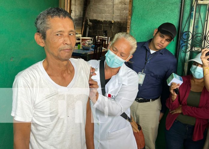 33 Garantizan vacuna contra el Covid-19 a familias del barrio Jorge Cassaly, Managua