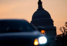 ¡Hombre incendia su carro y maneja hasta el capitolio de Estados Unidos
