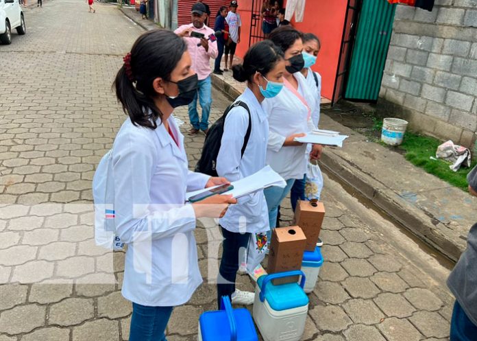Acercan la vacuna contra la COVID-19 a pobladores del barrio Adolfo Reyes, Managua