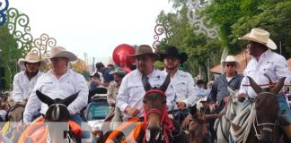Desde la Avenida de Bolívar a Chávez, Managua sale el desfile hípico
