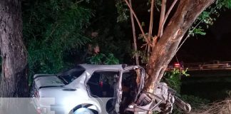 Violento accidente en Managua deja un prensado y dos lesionados