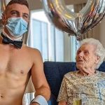 Bisabuela de Reino Unido pide para su cumple número 106 un stripper La centenaria recibió más de 200 tarjetas de Reino Unido