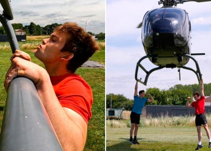Logró hacer 25 dominadas desde un helicóptero 