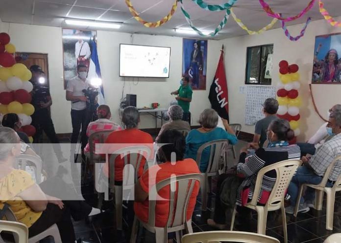 Capacitan a señores de la tercera edad sobre plantas forestales de Nicaragua