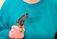 Anciana le «voló la cabeza» de un balazo a ladrón en Argentina Anciana le "vuela la cabeza" de un balazo a ladrón en Argentina