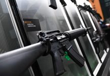 Carolina del Norte equipará escuelas con rifle de asalto AR-15 Condado de Carolina del Norte preparado para tiroteos