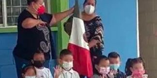 Maestras piden saludar a la Bandera