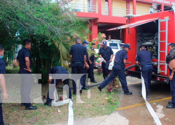 Capacitan para una mejor atención a bomberos en el Caribe Sur