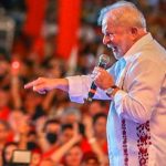Como el ave fénix, Lula da Silva lidera campaña electoral en Brasil