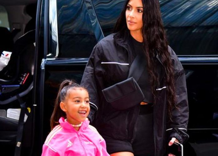 car Hija de Kim Kardashian se altera contra su madre
