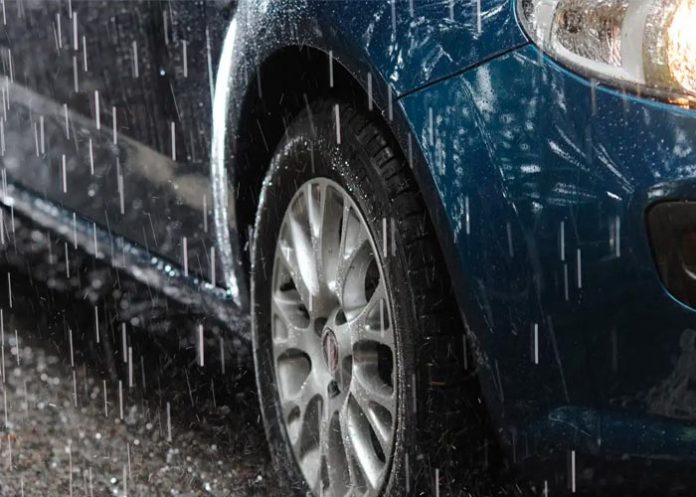 carro ¿Será alguna señal divina en el carro?