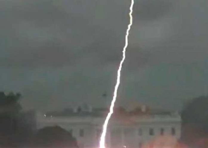 casa-blanca1 Dos personas mueren carbonizadas al caer un rayo cerca de la Casa Blanca