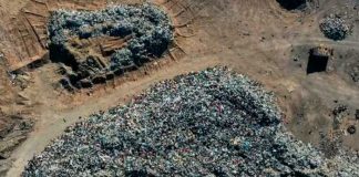 Inmenso cementerio de ropa usada en Chile causa daño ambiental