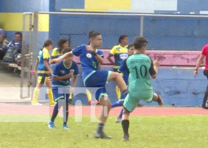 Juegos intermedios de fútbol campo en Nicaragua