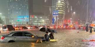 Fuertes aguaceros dejan varias calles inundadas en Corea del Sur