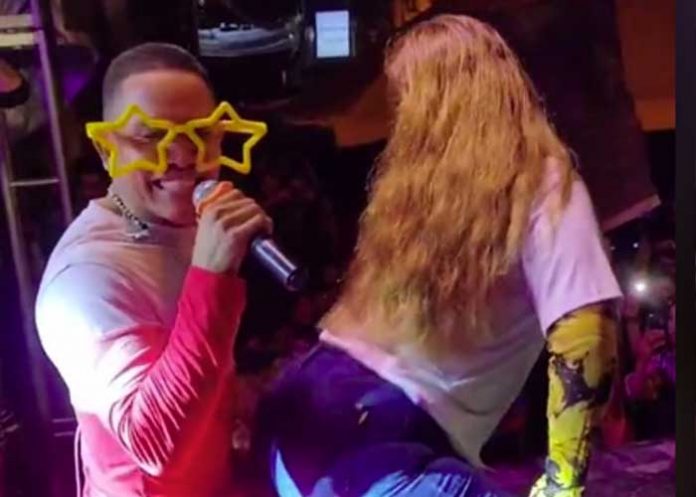 Show de la agrupación Costa Azul en Nicaragua