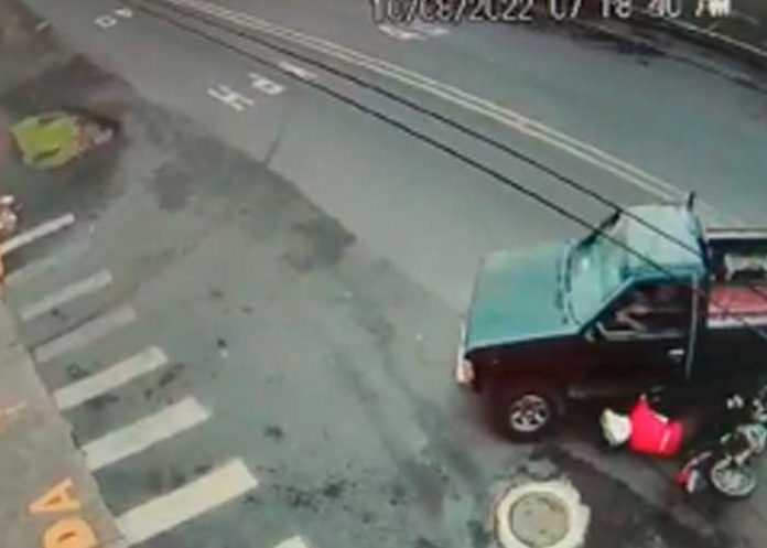 ¡Milagro en Costa Rica! Le pasa camión encima y se levanta como si nada