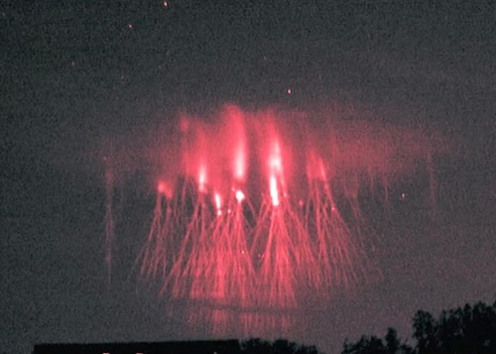 duendes1 Aparecieron raros