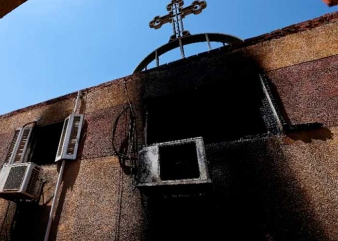 egipto4 Arde el infierno en plena misa y deja al menos 41 muertos en Egipto