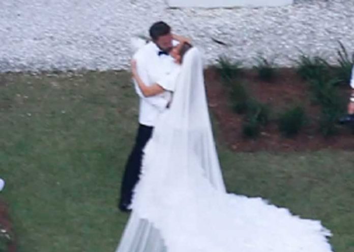 ¡Después de dos décadas! López y Affeck se dieron el Sí en lujoso festejo