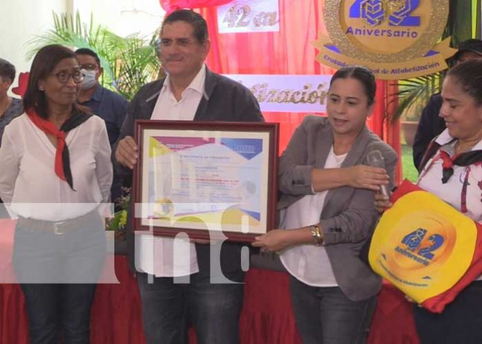 esteli-alfa-12 Entrega de reconocimientos a los alfabetizadores en Estelí