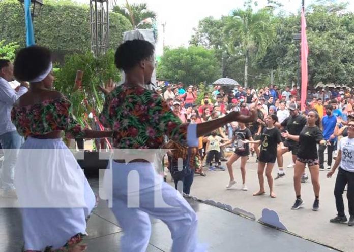 Al ritmo del palo de payo, Bluefields puso a bailar a los estelianos