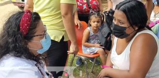 Feria de salud en el barrio Batahola Norte, Managua, Nicaragua